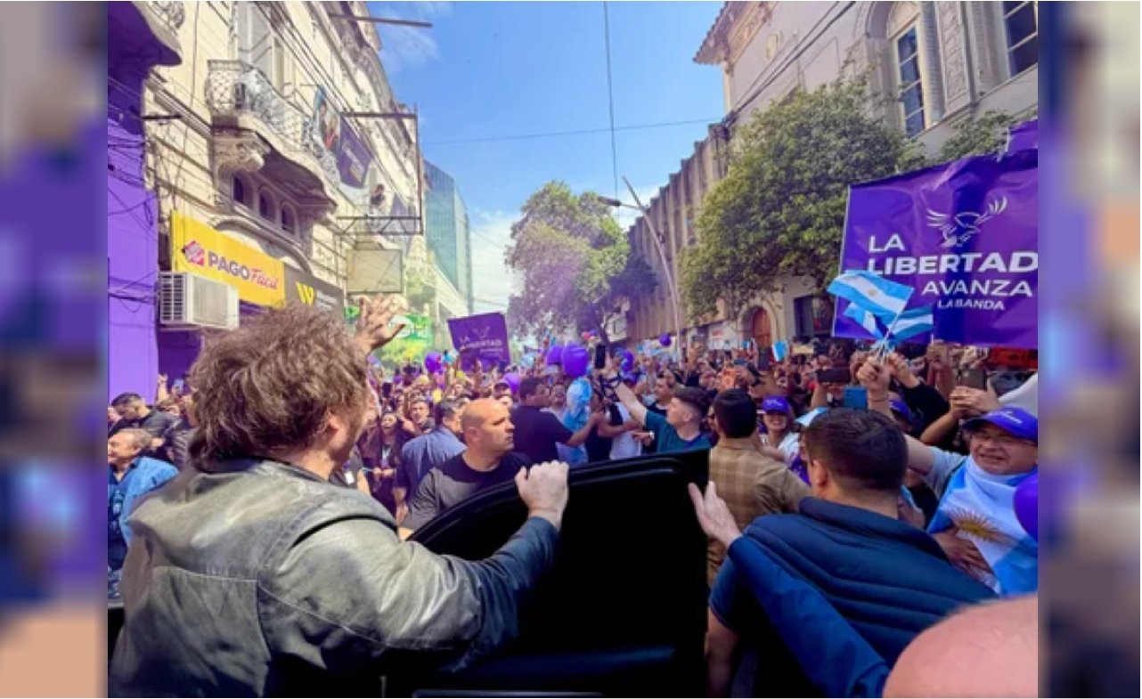 Javier Milei aludió a Cristina Kirchner y desató el grito de “tobillera” en Santiago del Estero