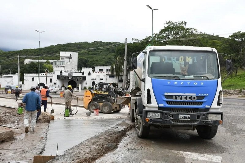 Continúa la obra de renovación en el ingreso al cerro San Bernardo