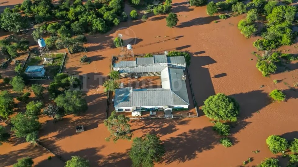 La crecida del Bermejo aísla y castiga al departamento Rivadavia
