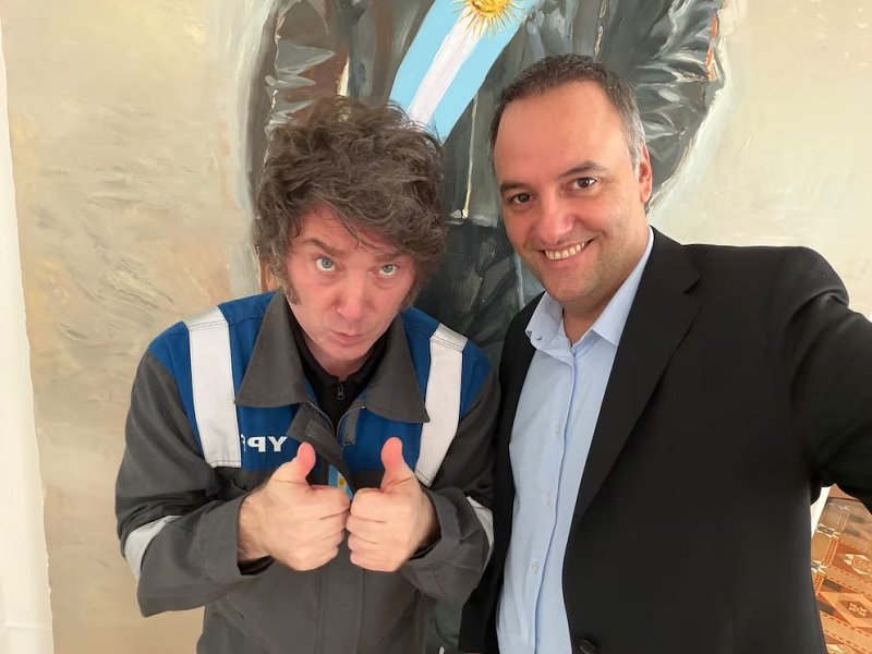 Javier Milei se reunió con Manuel Adorni en Olivos y lo sostiene como jefe de Gabinete pese a los rumores de renuncia