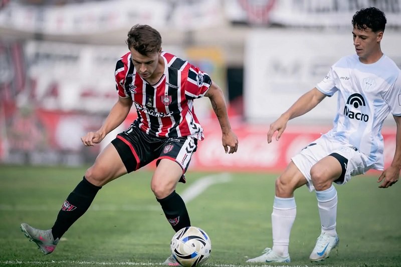 Gimnasia y Tiro perdió con Chacarita y estiró su racha sin triunfos