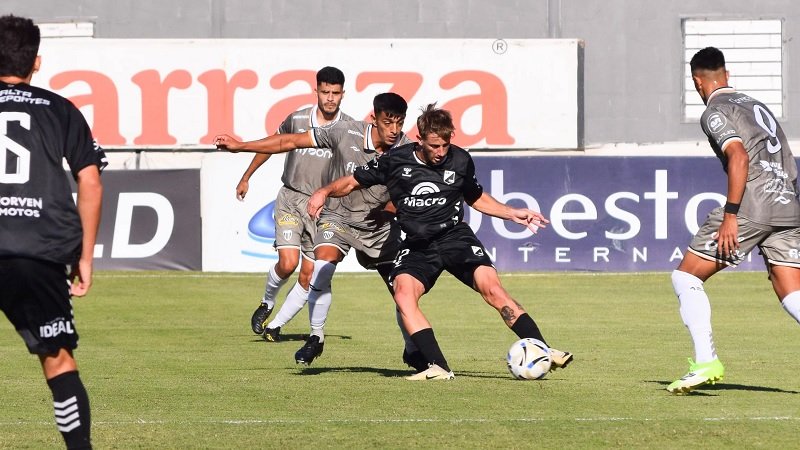 Central Norte cayó ante Estudiantes de Caseros y frenó su racha