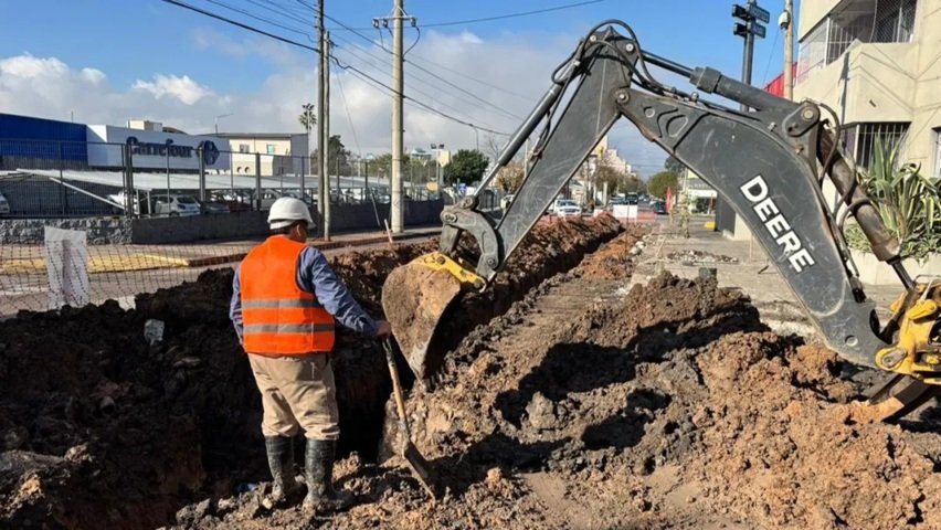 Aguas del Norte renovó nuevos tramos de cañerías en calle Junín